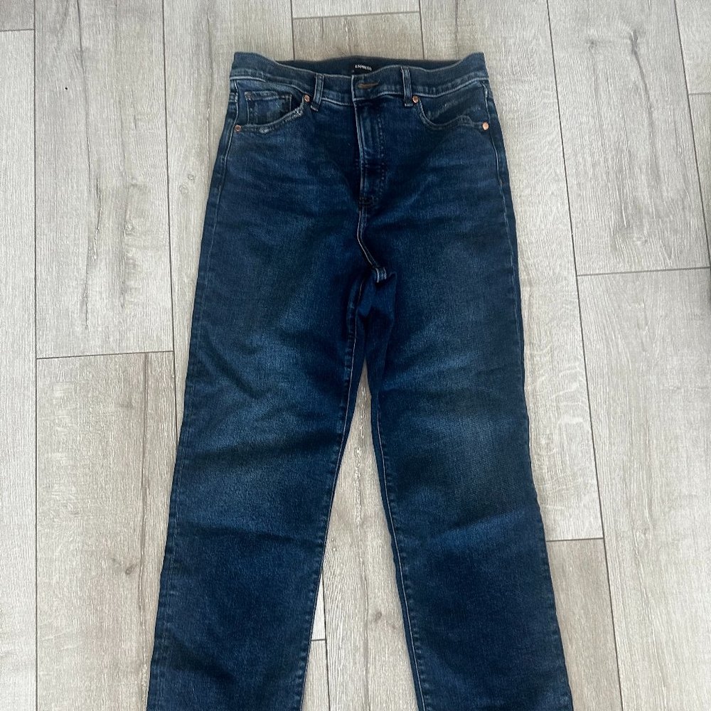 Straight leg jeans, frayed bottom